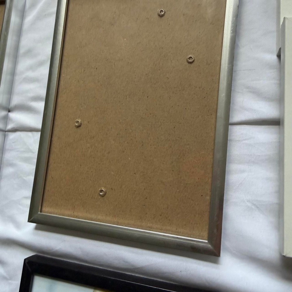 8 picture frames - Picture 5 of 7